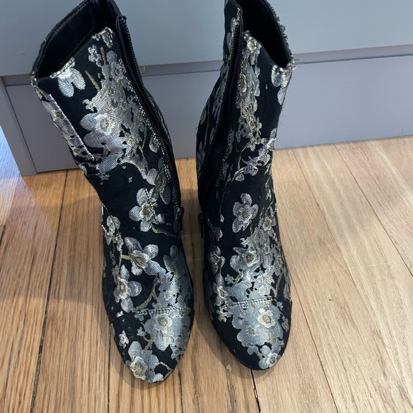 Indigo Rd Brooke Black Booties - Picture 2 of 12